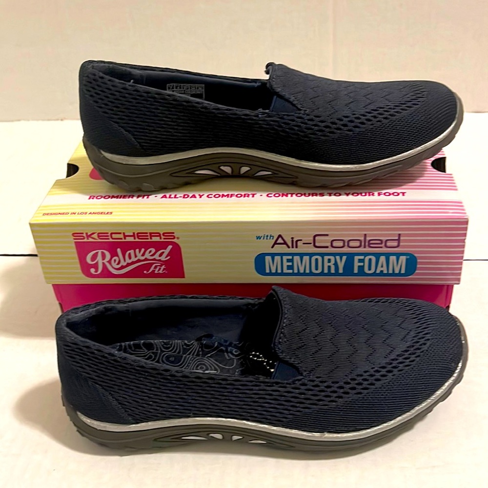 Sketchers women's 7 relaxed fit machine washable slip ons